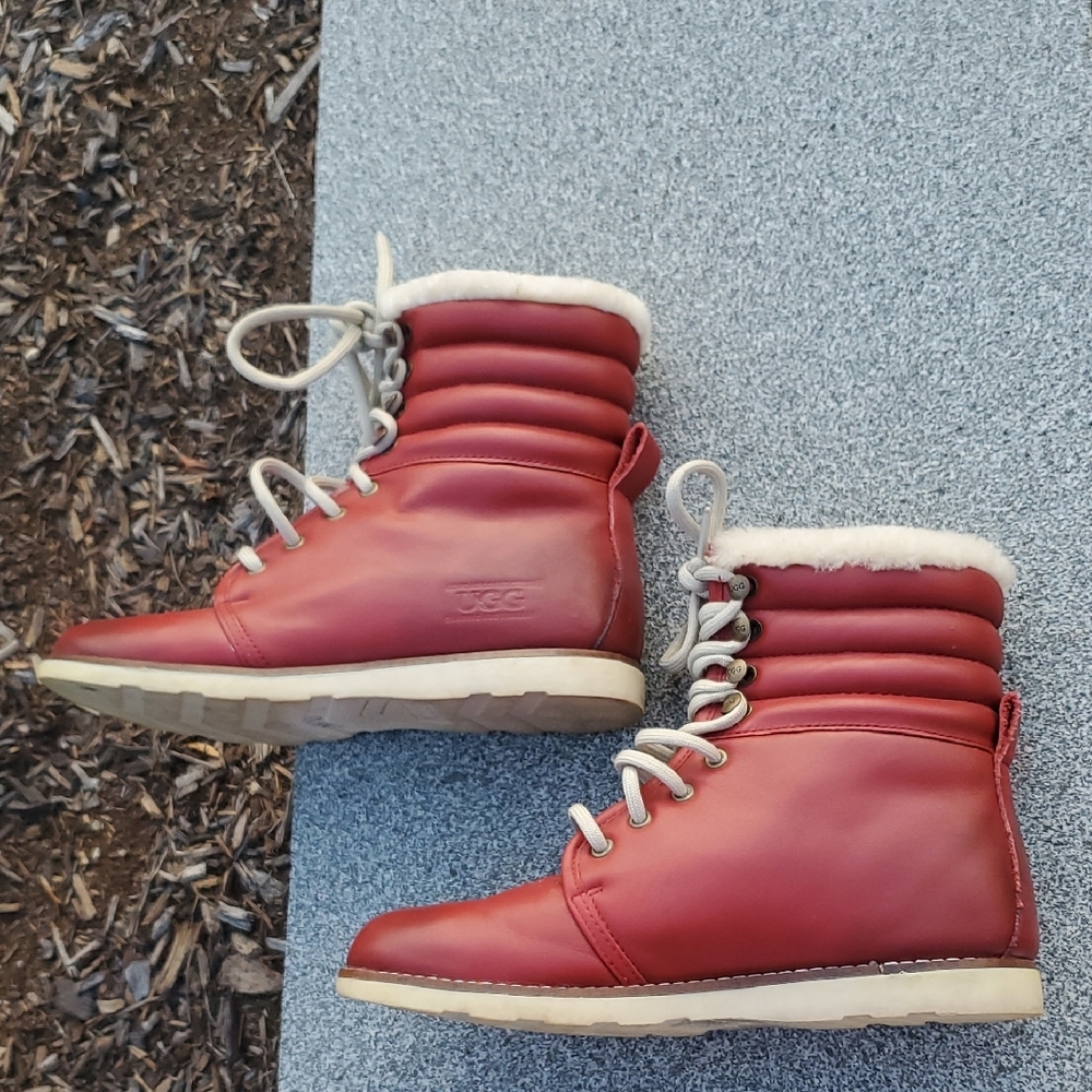 UGG Classic Australian Sheepskin And Suede Red Winter Boots Size 8